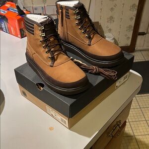 UGG Men's Highland Tan and Brown Leather Boots size 8 RARE NWT NIB